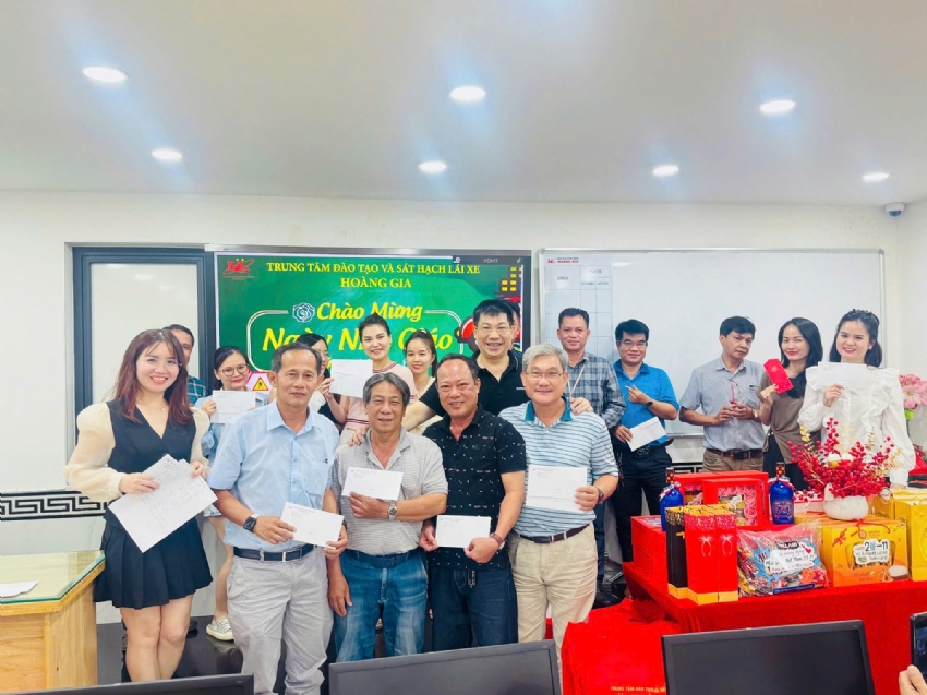 Chào mừng 20-11 Trung Tâm Hoàng Gia 2024
