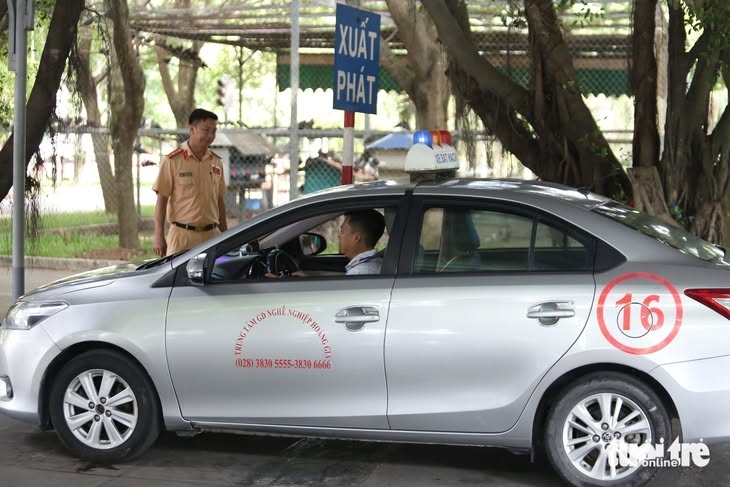 Thi sát hạch lái xe, hành trình chinh phục vô-lăng và bản lĩnh người cầm lái